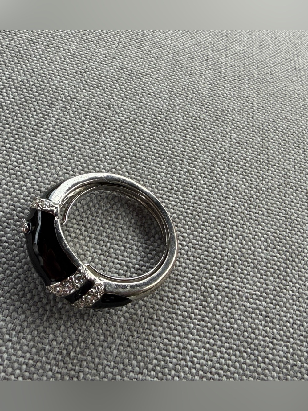 Vintage Avon Silver Ring w/ Black Gemstone - Picture 4 of 10
